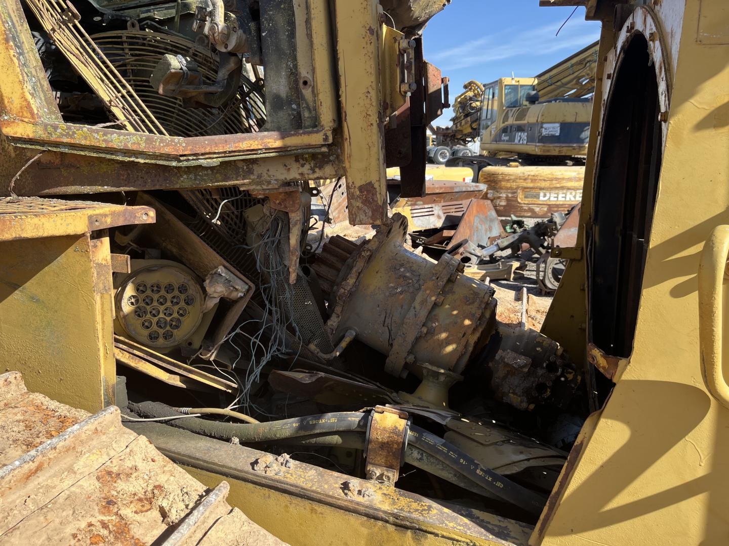 ./imagenes/INVOICE/2019/17379/TAPADOR FRONTAL CATERPILLAR D6HLGP (11).JPG